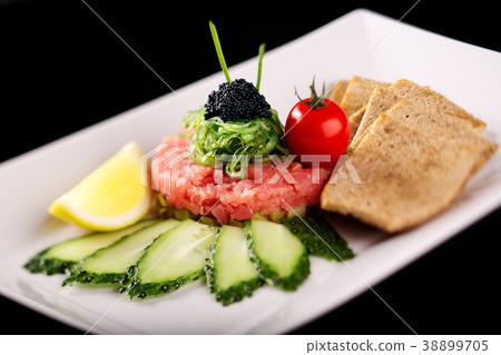 Dish tartar with tuna Dish tartar with tuna 38899705