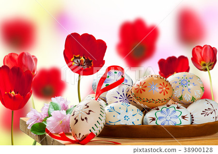 Painted Easter Eggs with Red Tulips  38900128