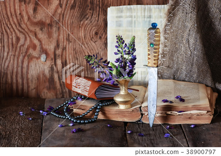 Arab book flower and knife  38900797