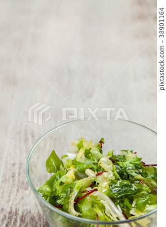 Fresh green salad 38901164