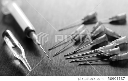 Ampoule and needles from a medical syringe 38901187