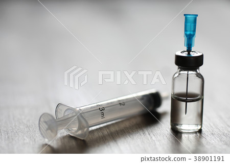 Ampoule and needles from a medical syringe 38901191
