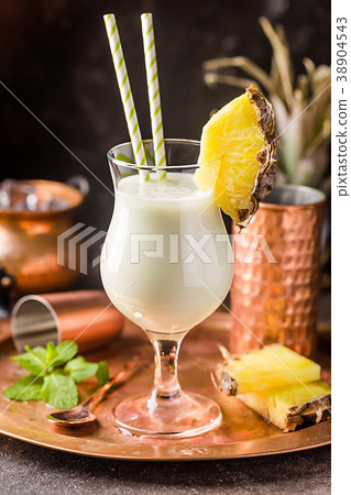 Frozen Pina Colada Cocktail 38904543