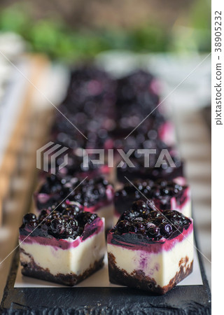sweet blueberries cake with cheese, raw dessert sweet blueberries cake with cheese, raw dessert 38905232