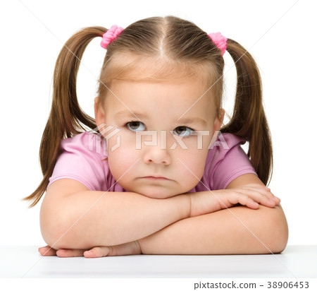 Cute little girl 38906453