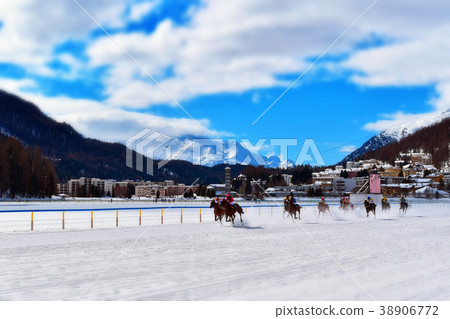 Horse racing on horseback (Horse Rase in St. Moritz) 38906772
