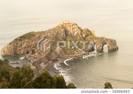 Scenic view of San Juan de Gaztelugatxe 38906863