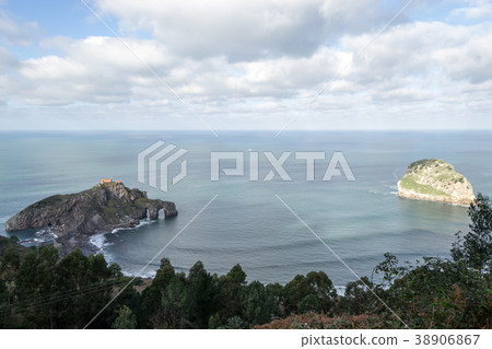 Scenic view of San Juan de Gaztelugatxe 38906867