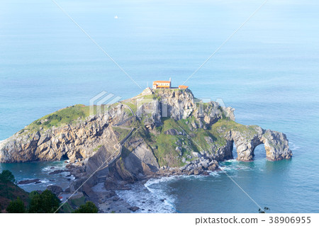 Scenic view of San Juan de Gaztelugatxe 38906955