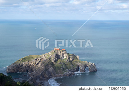 Scenic view of San Juan de Gaztelugatxe 38906960