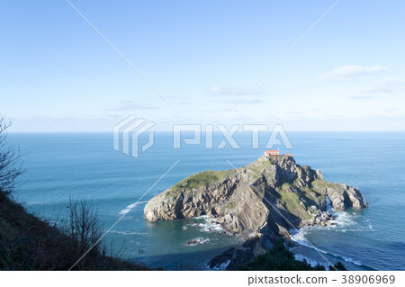 Scenic view of San Juan de Gaztelugatxe 38906969