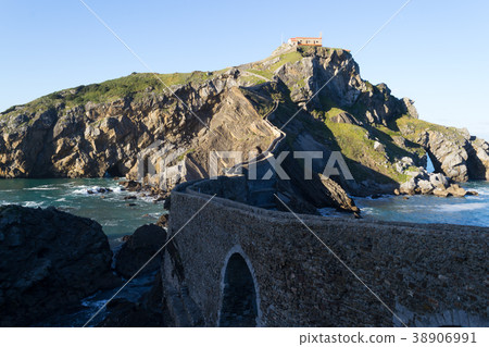 Climbing to San Juan de Gaztelugatxe 38906991