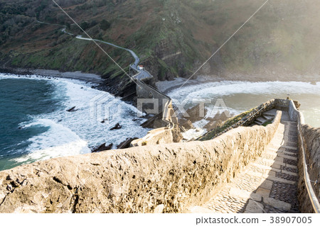 Climbing to San Juan de Gaztelugatxe 38907005