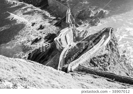 Climbing to San Juan de Gaztelugatxe 38907012