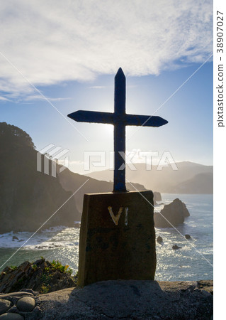 Crucifix covering the sun 38907027