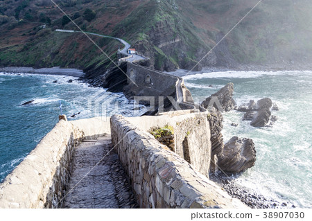 Climbing to San Juan de Gaztelugatxe 38907030