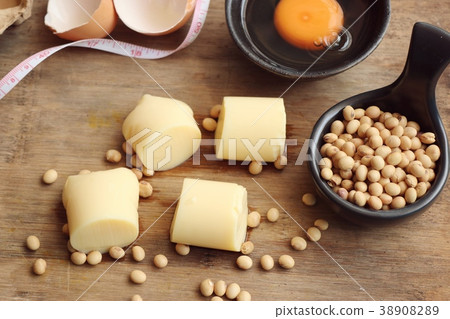 Eggs tofu and soybeans 38908289