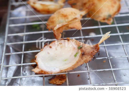 Coconut milk mix sugar and flour Coconut milk mix sugar and flour 38908523