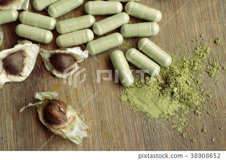 Moringa capsules with dried Moringa capsules with dried 38908652
