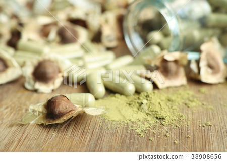 Moringa capsules with dried Moringa capsules with dried 38908656