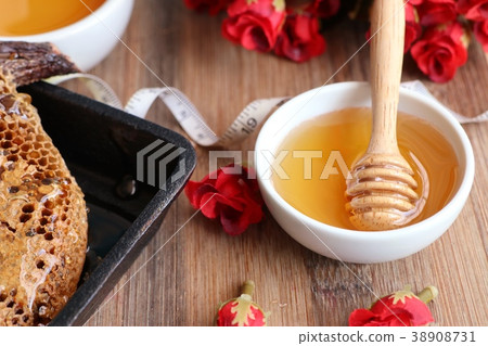 Sweet honeycomb and honey Sweet honeycomb and honey 38908731
