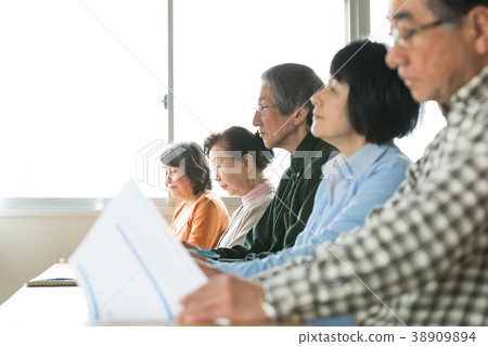 Healthy senior seminar 38909894