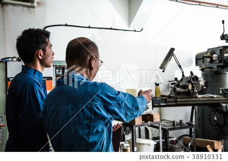 Manufacturing engineer 38910331