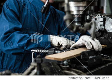 Manufacturing engineer Manufacturing engineer 38910346