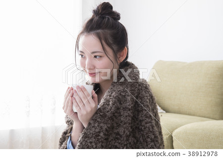 Woman wrapped in blanket Woman wrapped in blanket 38912978