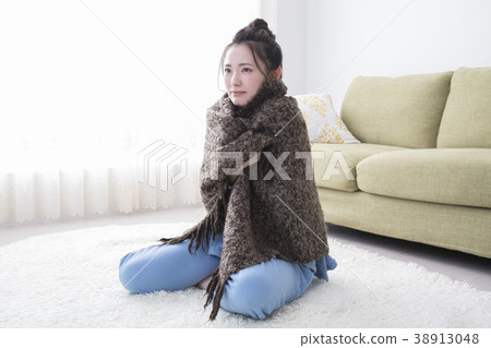 在毯子包裹的婦女 在毯子包裹的婦女 38913048