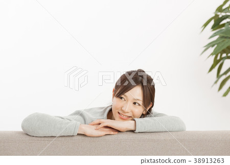 Relaxed woman 38913263