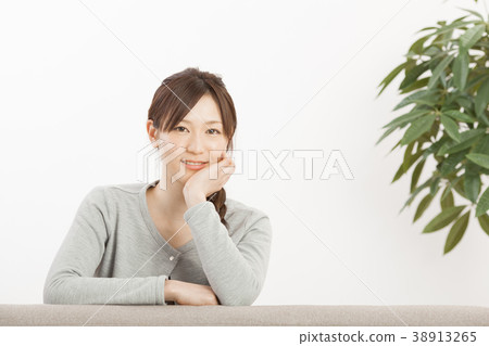 Relaxed woman 38913265