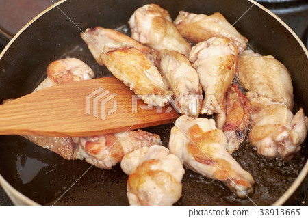chicken wings frying with oil on a hot pan 38913665