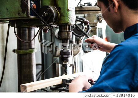 Manufacturing engineer 38914010