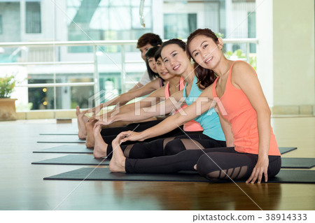 Group of asian women and man practicing yoga 38914333