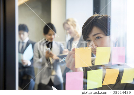 Business meeting image Business meeting image 38914429