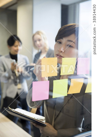 Business meeting image Business meeting image 38914430