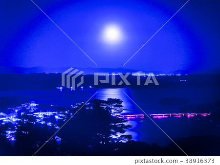 松島和滿月的夜景 38916373