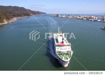 Car ferry Shirashima navigating the water supply Car ferry Shirashima navigating the water supply 38916614