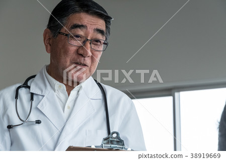 Doctor examining medical image Doctor examining medical image 38919669