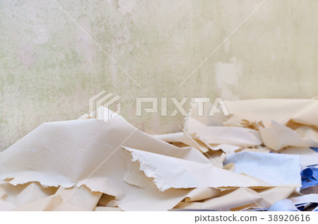 removed wallpaper on the floor, remodel apartment 38920616