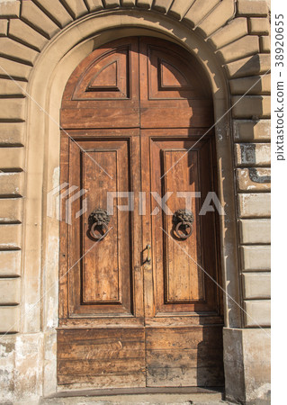 italian door in small village 38920655