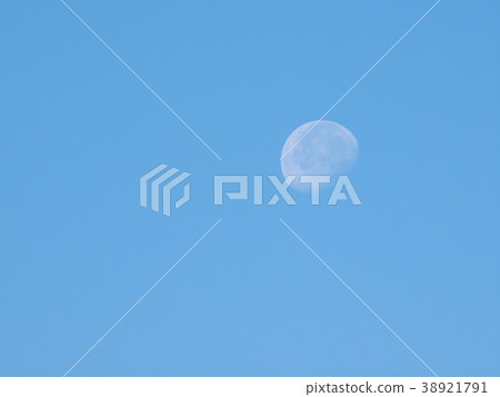 Waning gibbous moon 38921791