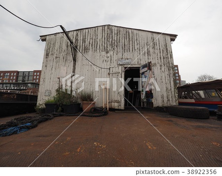 Port shed in Hamburg 38922356