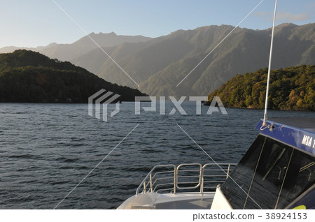 High speed boat on Lake Te Anau, Tutbotor Cave tour 38924153