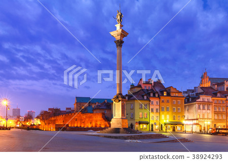 Castle Square at night in Warsaw, Poland. Castle Square at night in Warsaw, Poland. 38924293