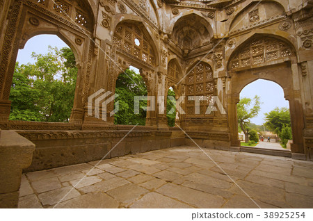 Inner view of a large dome at Jami Masjid Mosque 38925254
