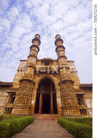 Outer view of Jami Masjid Mosque  38925256
