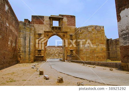 Eastern gate of Champaner Fort Eastern gate of Champaner Fort 38925292
