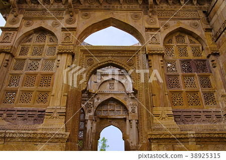 Carvings on the outer wall of Jami Masjid 38925315